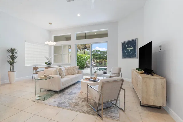 Mizner Country Club Residence photo 11