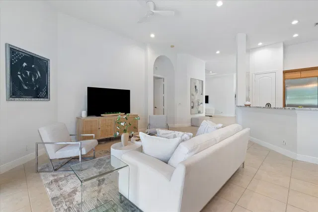 Mizner Country Club Residence photo 13
