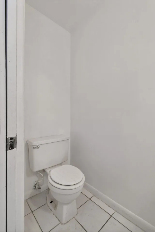 Unit B photo 24