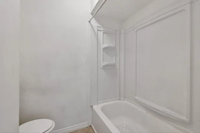 Unit B photo 41