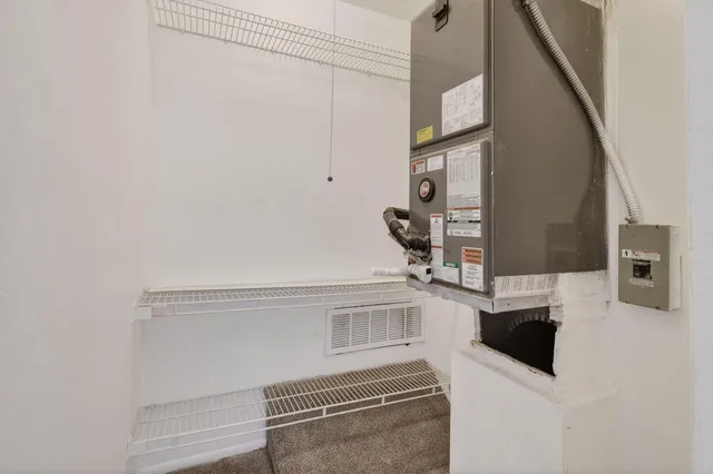 Unit B photo 43