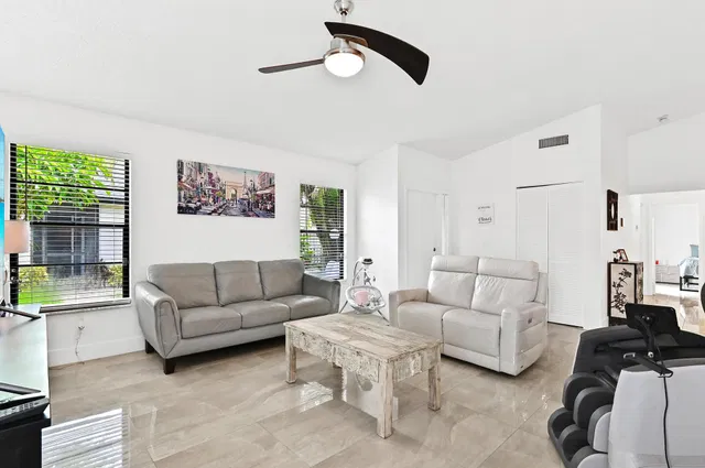 Residence photo 5