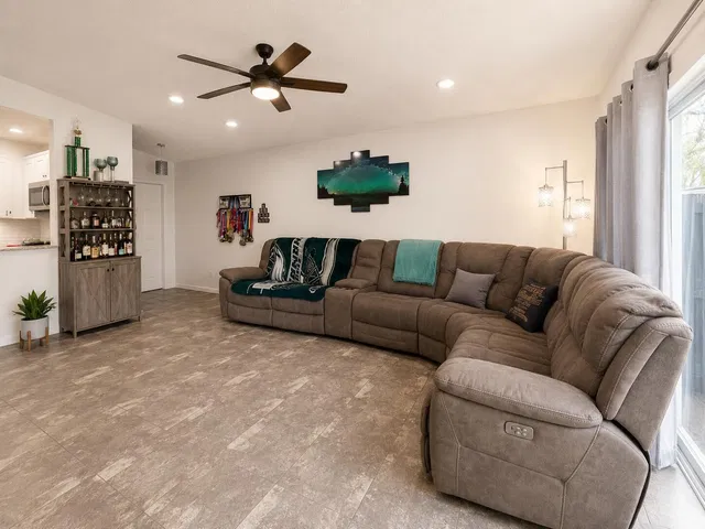 Residence photo 8