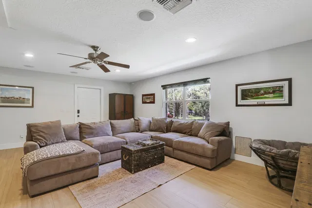  Residence photo 17