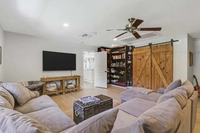  Residence photo 18