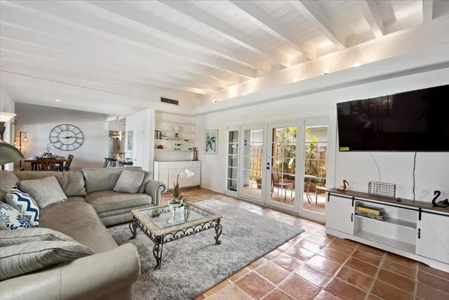 Residence photo 5