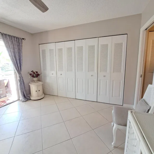 Residence photo 16