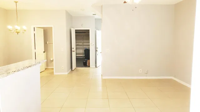  Residence photo 5