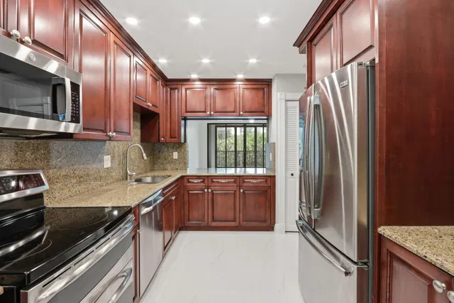 Singer Island Unit 206 photo 4