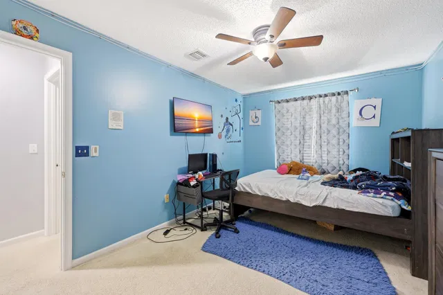 Residence photo 3