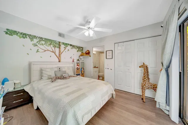 Unit C photo 24