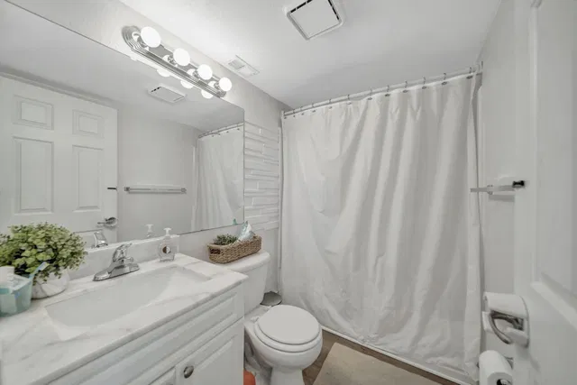 Unit C photo 26