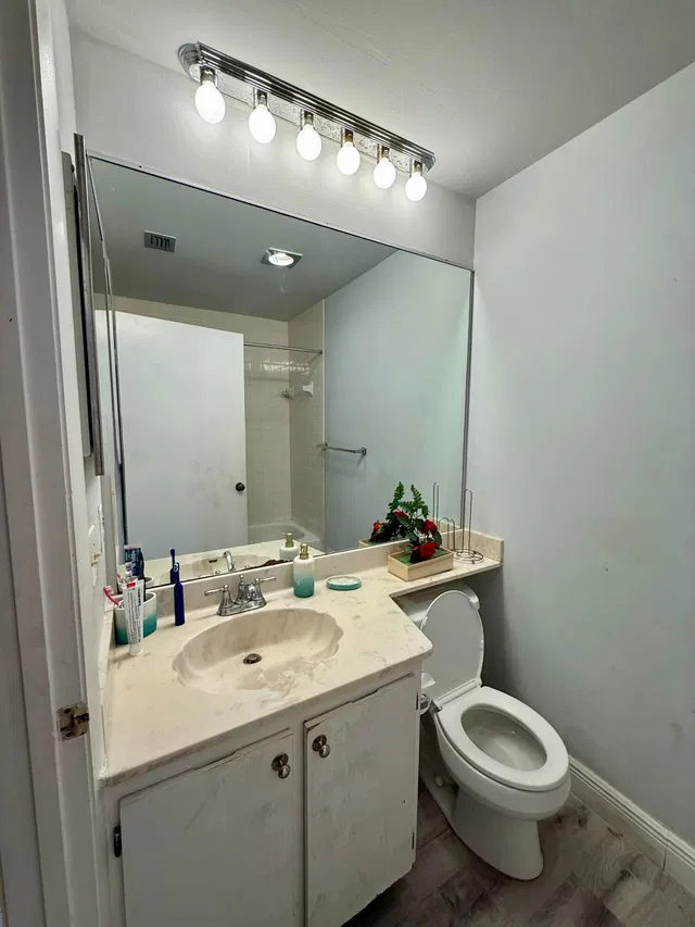 Unit B photo 11