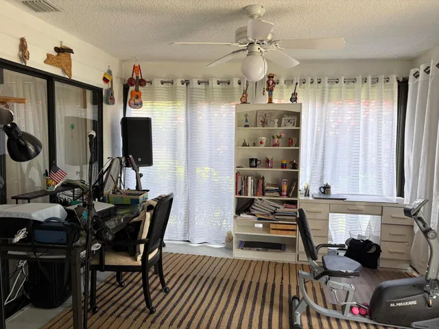 Residence photo 12