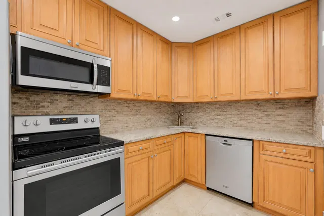 Unit D-607 photo 11