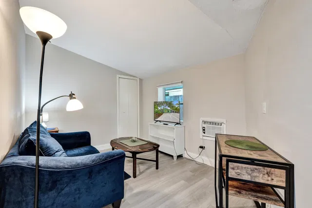 Residence photo 32