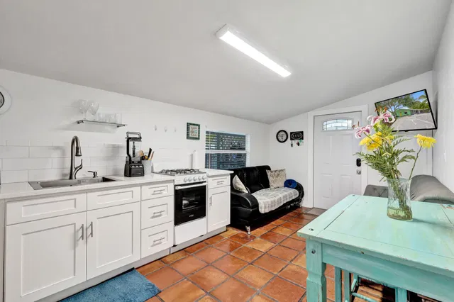 Residence photo 42