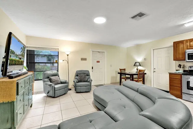 Residence photo 12