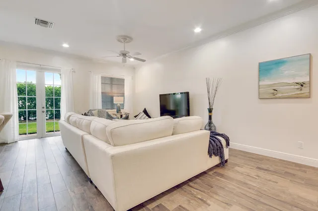 Residence photo 4