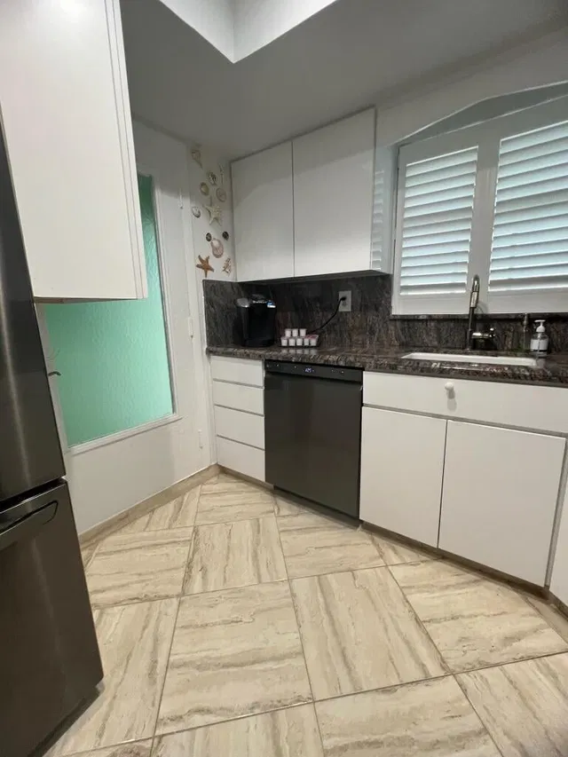 Unit 210 photo 4
