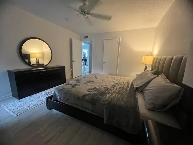Unit 210 photo 9