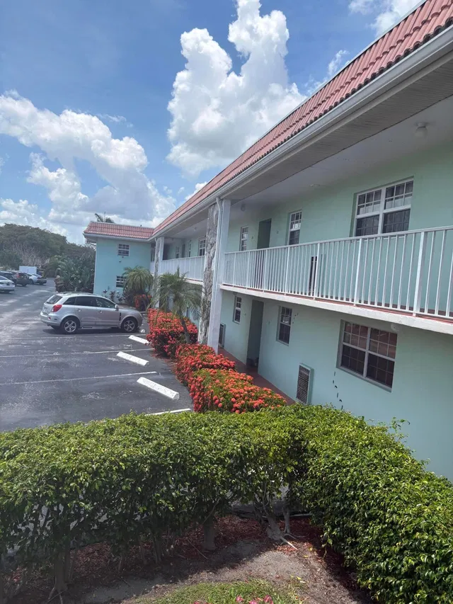 Unit 210 photo 31