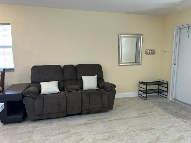 Residence photo 5