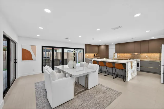 Residence photo 3