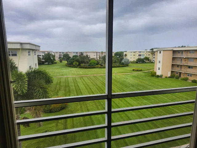 Unit 402 photo 3