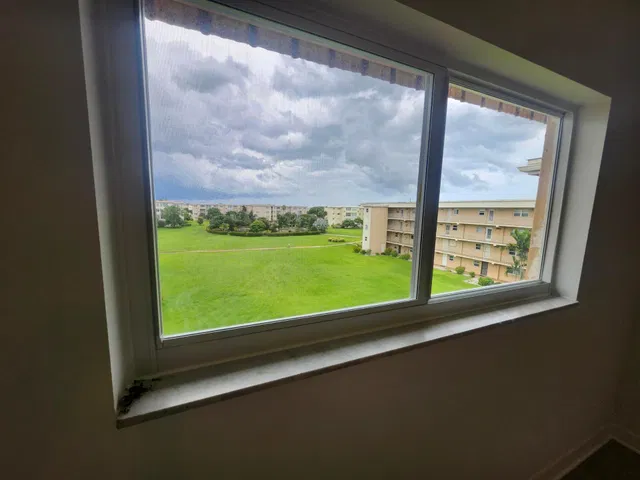 Unit 402 photo 5