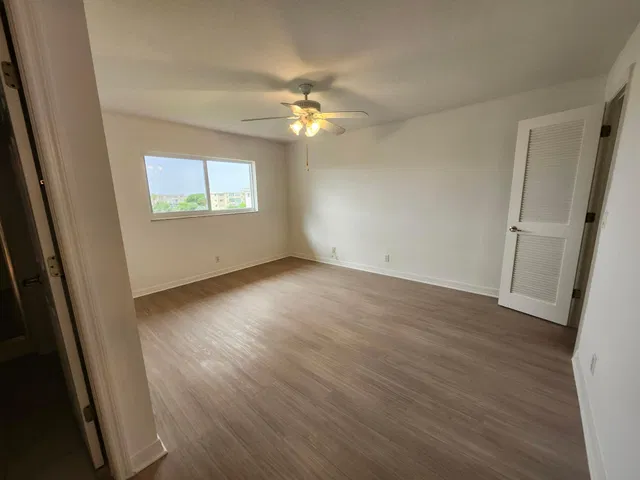 Unit 402 photo 7