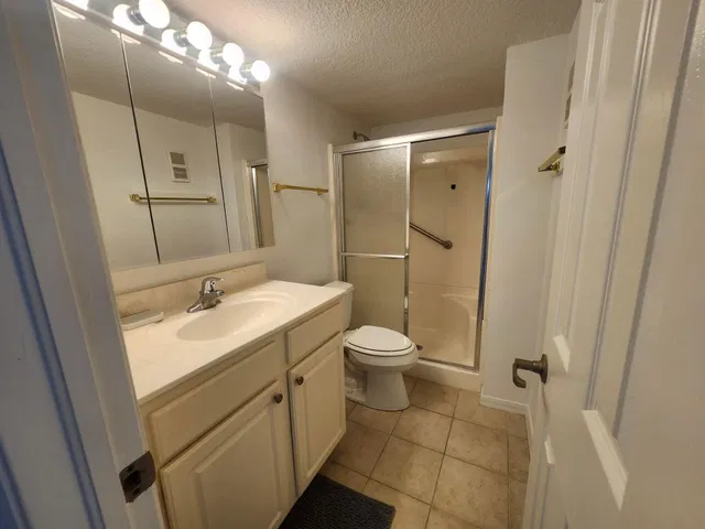 Unit 402 photo 9
