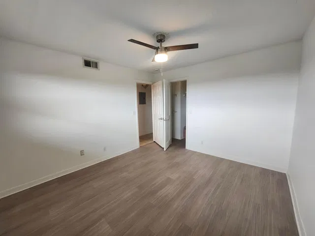 Unit 402 photo 12