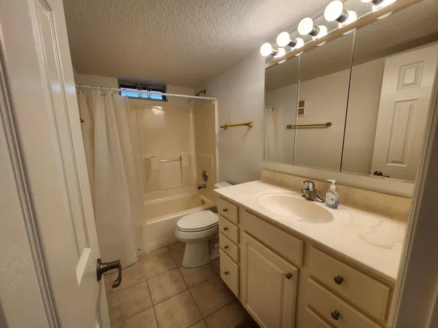 Unit 402 photo 13
