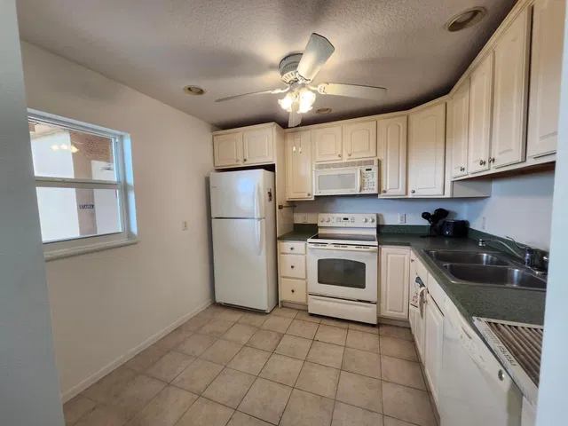 Unit 402 photo 14