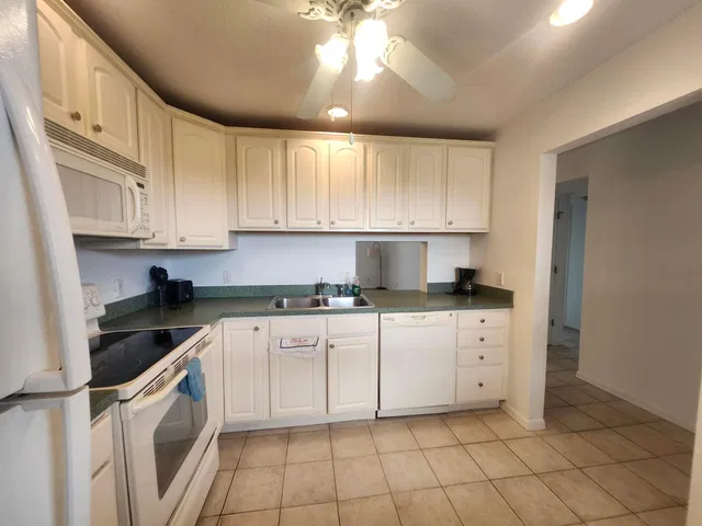 Unit 402 photo 15