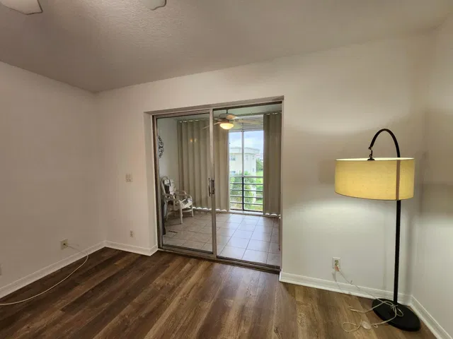 Unit 402 photo 16