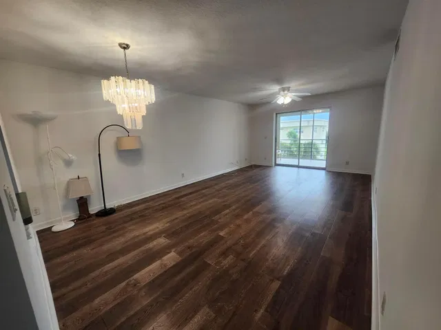 Unit 402 photo 18