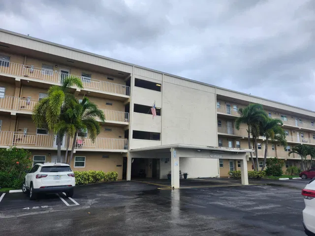 Unit 402 photo 21