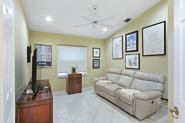 Residence photo 18