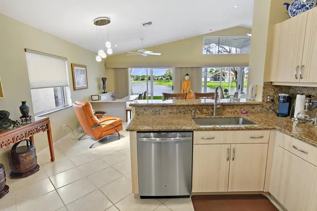 Residence photo 36