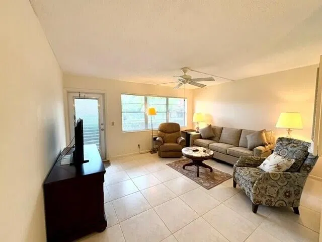  Residence photo 4