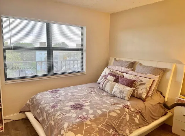 Unit 507 photo 10
