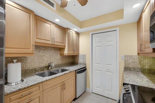 Tiara Singer Island Unit 31 B photo 11