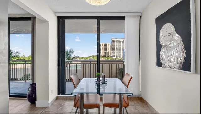 Singer Island Unit 405 photo 4