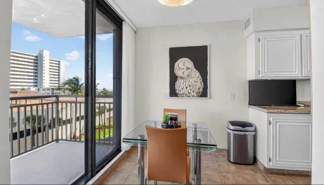 Singer Island Unit 405 photo 5