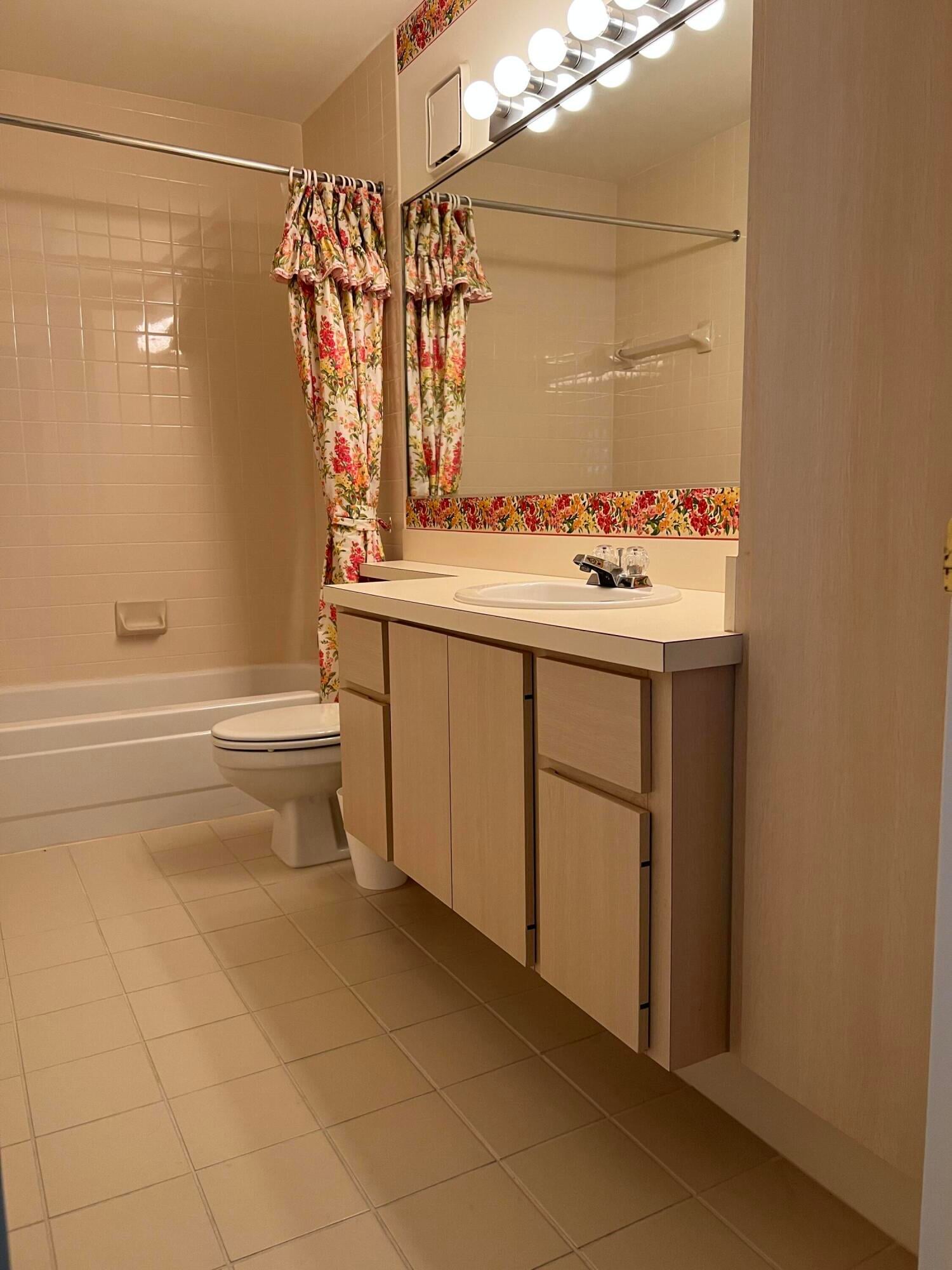  Unit B photo 22