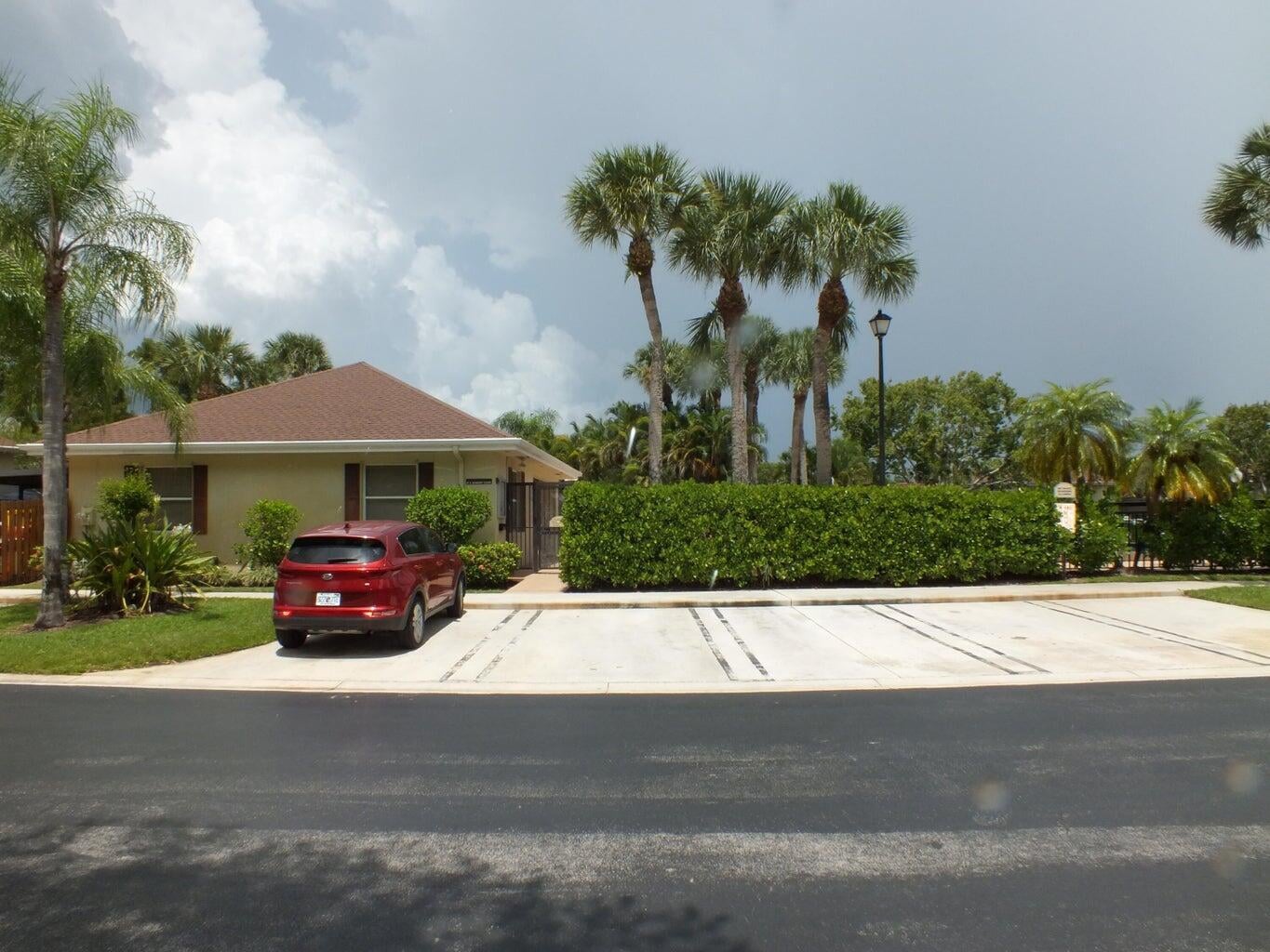  Unit B photo 26
