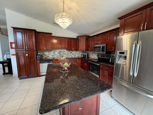 Residence photo 3
