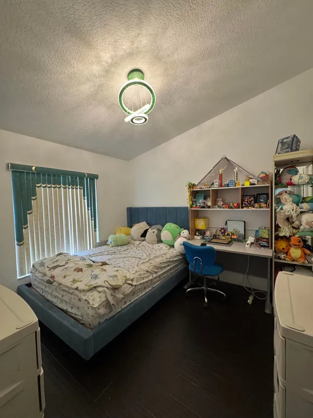 Residence photo 17